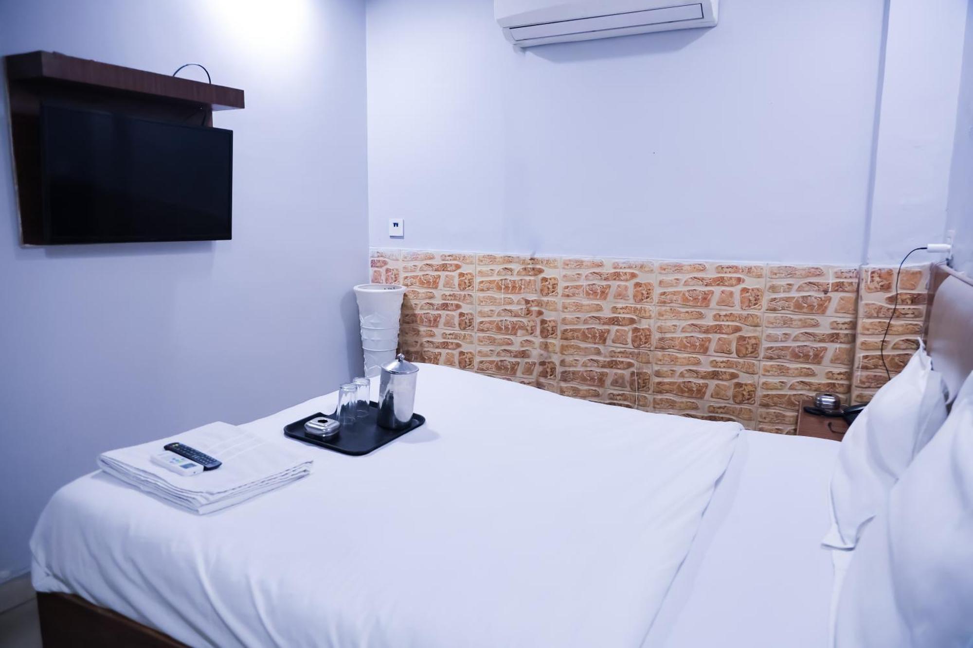 Mannat Stay Hotel - Laxmi Nagar 新德里 外观 照片