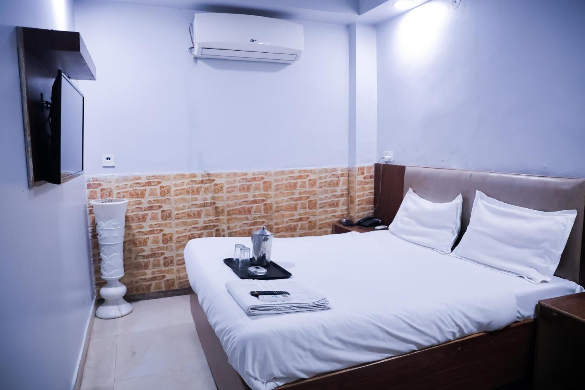 Mannat Stay Hotel - Laxmi Nagar 新德里 外观 照片