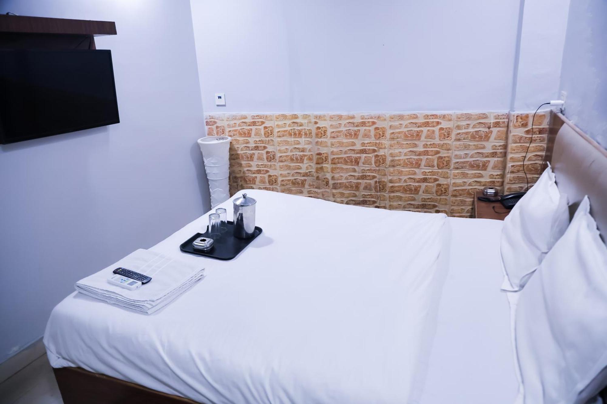 Mannat Stay Hotel - Laxmi Nagar 新德里 外观 照片